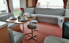 Beachside, Family-Friendly, Wifi, 8 Berth Caravan 133